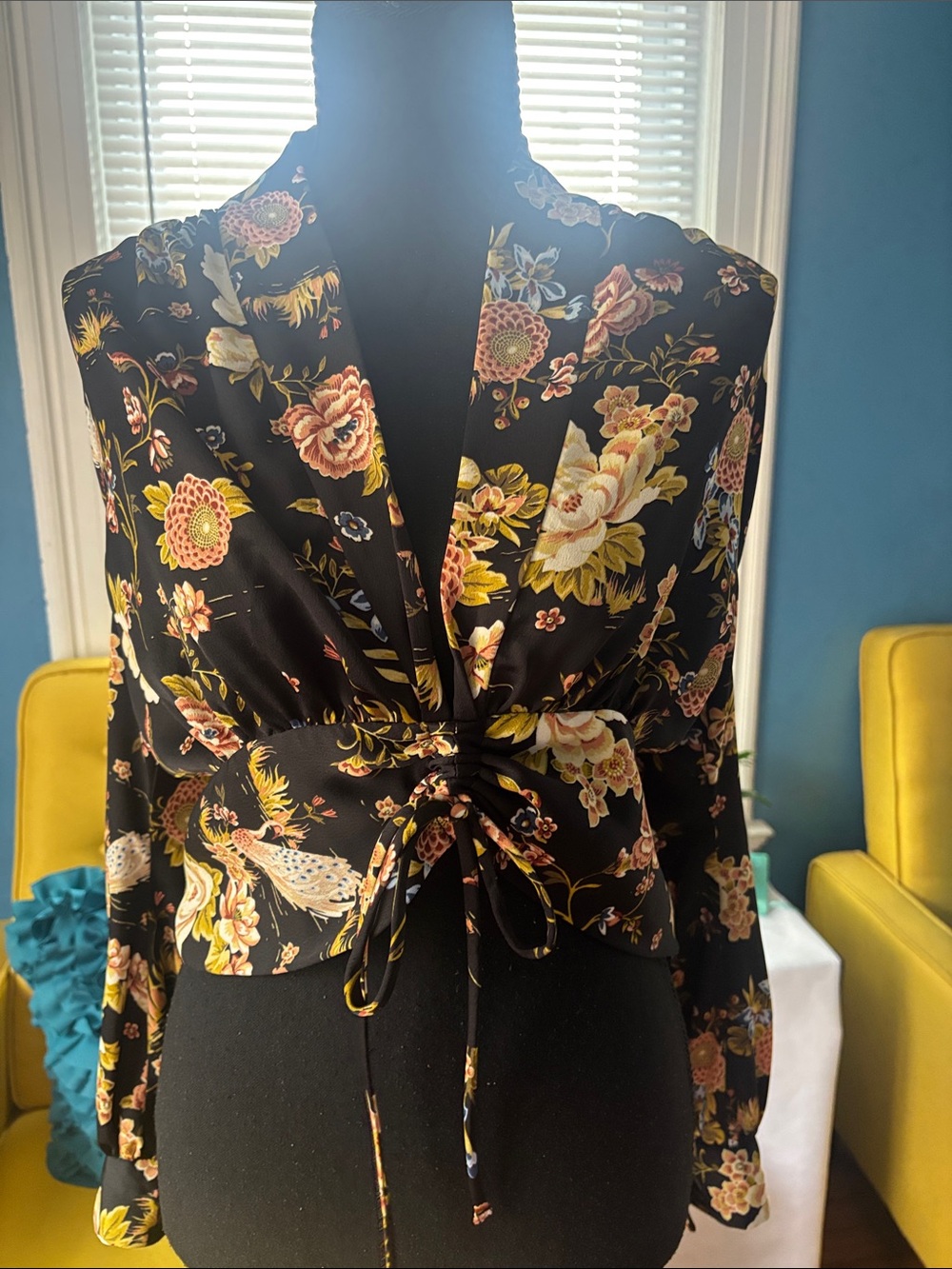 Zara’s Women's Black Floral Tie-Waist crop top size medium